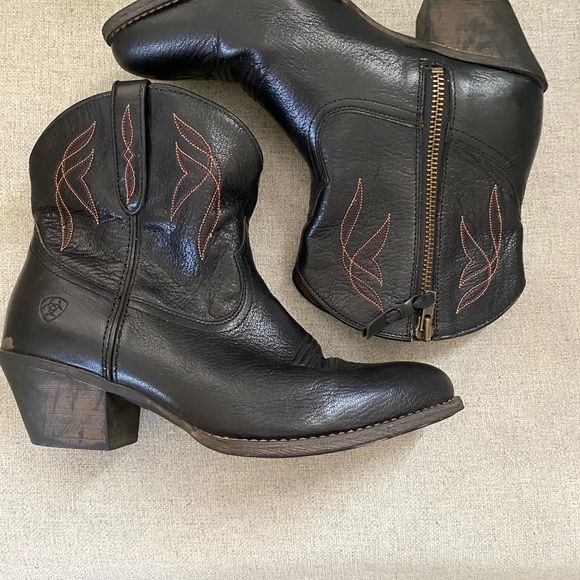 Ariat Black Leather boho coastal cowgirl Ankle Boots with Brown Accents - Picture 14 of 15